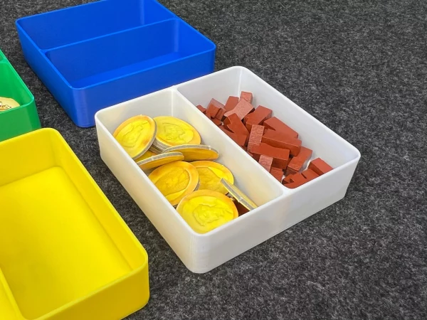 04b10297b5a1a496c84f87a4458adca9.jpg Pojemniki/Tacki na zasoby do gier planszowych 8 szt. | GAMU Trays
