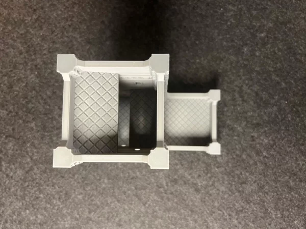 5b9572367d6ffc0d0f0b7c4cc03957c5.jpg Wieża do kości / Dice Tower Szara