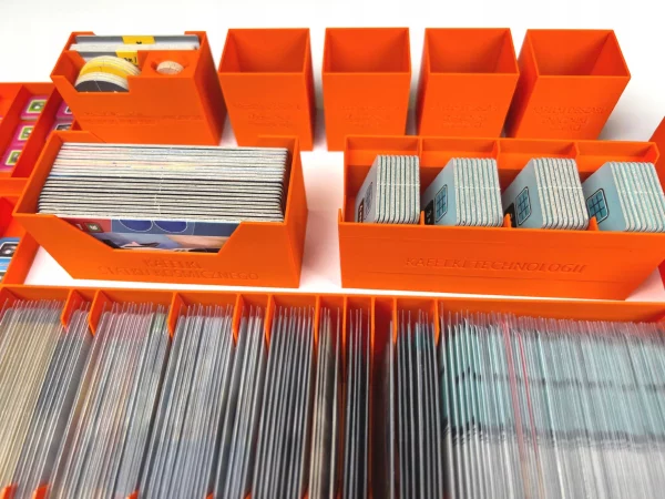 7d335a7a804f48a8eb63f9f6f1f5c2e9.jpg Insert pasujący do gry Ewakuacja