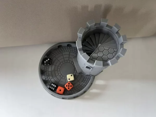 83c6363e97561acc90aae79b6debf01e.jpg Wieża do kosci / Dice Tower