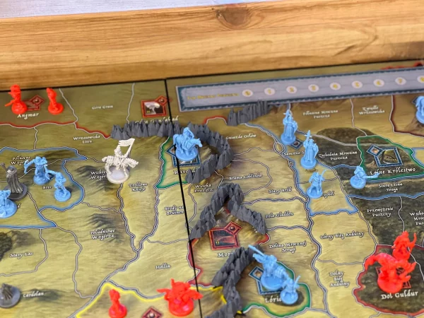 8a78b78f21a2b0ce8c0c5d94917cb01e.jpg Góry pasujące do gry Wojna o Pierścień NA PLANSZĘ + Mount Doom