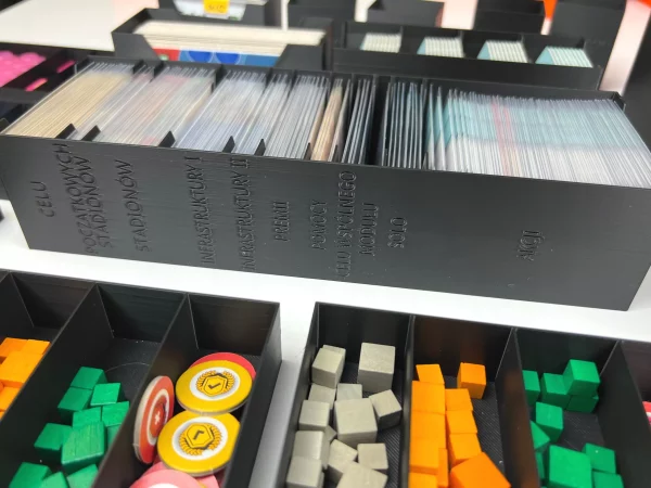 c0f593fd8dd8872f69b3190b8e490cf1.jpg Insert pasujący do gry Ewakuacja