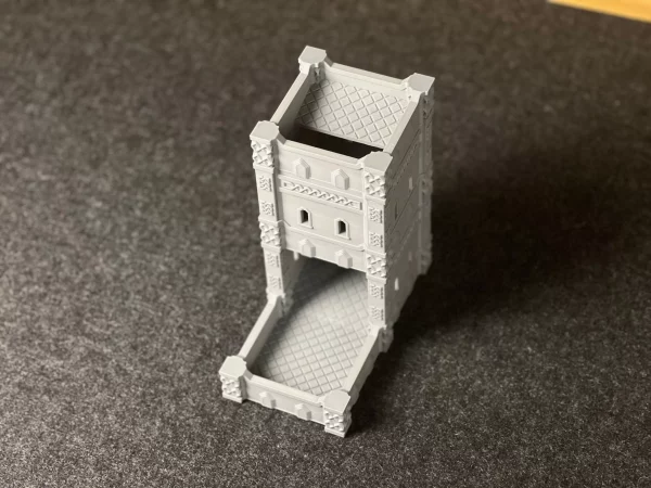 c14f4cc5871f579c185193373a96a8ae.jpg Wieża do kości / Dice Tower Szara
