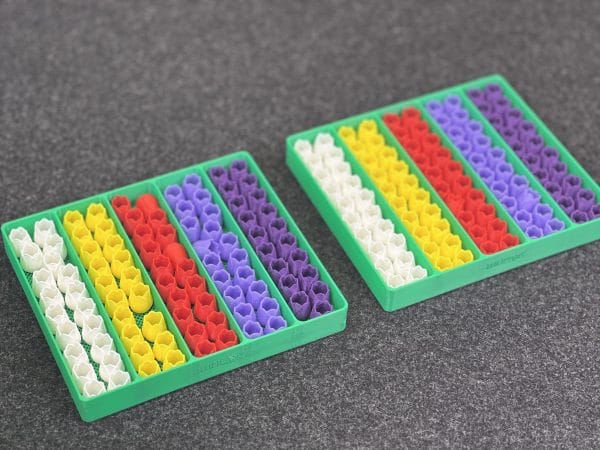 2 Plastikowe tulipany pasujące do gry Wiatrakowo