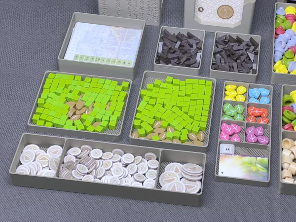 8 Insert pasujący do gry Ziemia