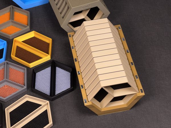 7 GAMU HexTrays - uniwersalne tacki do gier planszowych z pudełkiem